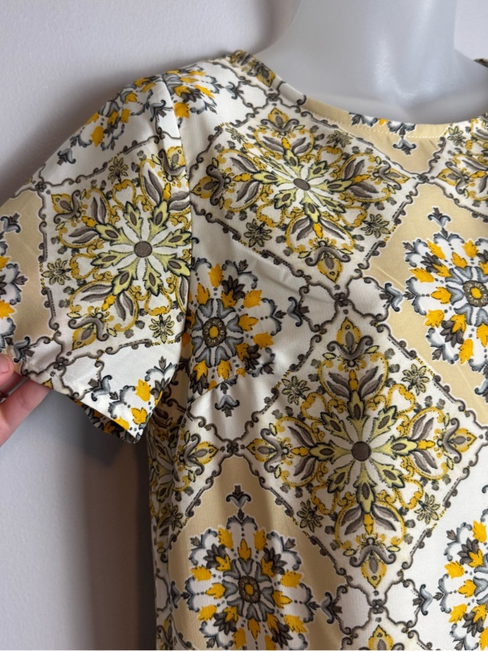 Lulu's Dandy Lion Yellow Printed Mini Shift Dress Size Small - Picture 5 of 10